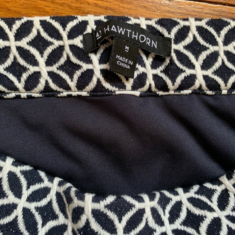 SOLD- Tile print stretch pencil skirt - Picture 4 of 6